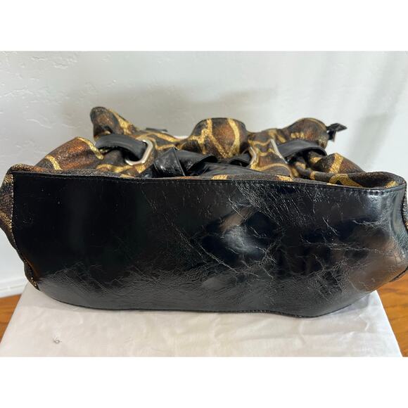 Giraffe Print Tote Bag with Black Trim Large Purse Satchel - Picture 7 of 15